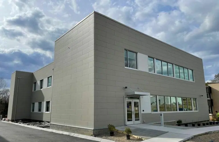 Laboratoire national d'Oak Ridge : Une innovation modulaire durable de Satellite Shelters Inc. et Whitley Manufacturing Co. Inc. qui met en valeur une technologie de pointe.