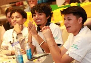 Des étudiants participent au salon World of Modular dans le cadre du programme Rising Stars de Tremco