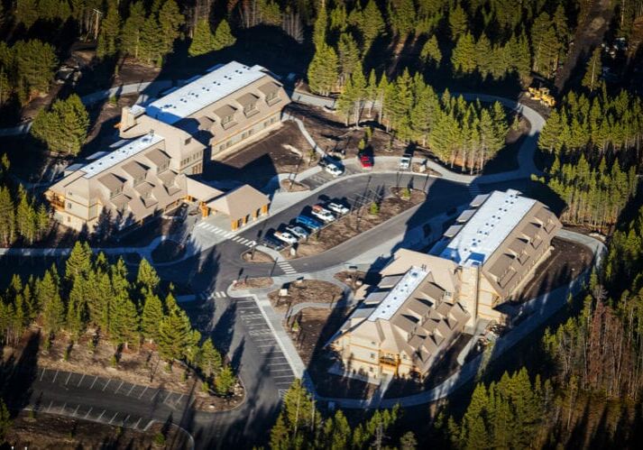 Vue aérienne du Yellowstone Canyon Lodge