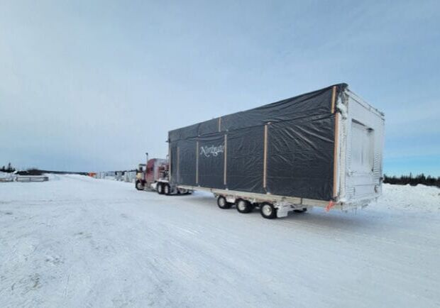 Northgate Modular transporte des unités modulaires dans l'Arctique.